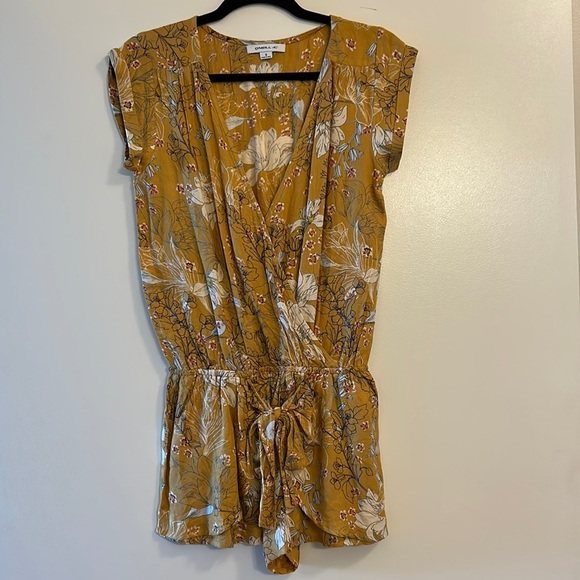 O’Neill Printed Tie Front Romper, Small, NWOT - Picture 4 of 8